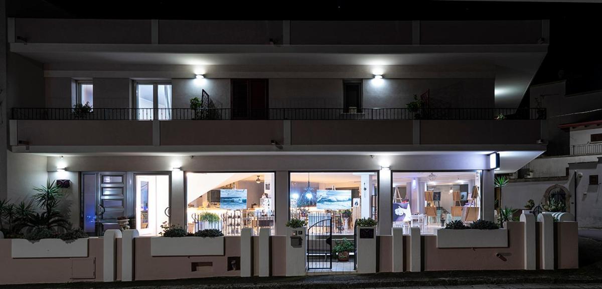 Adua Art Bed & Breakfast Castrignano del Capo Luaran gambar